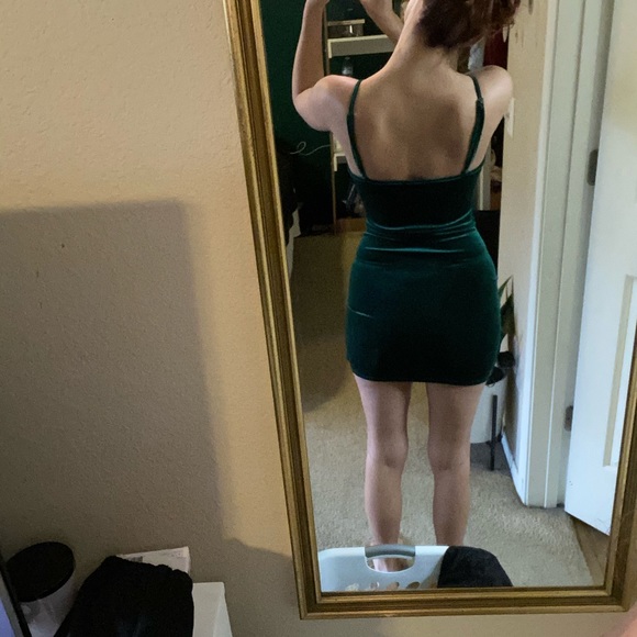 Velvet green dress - Picture 3 of 3